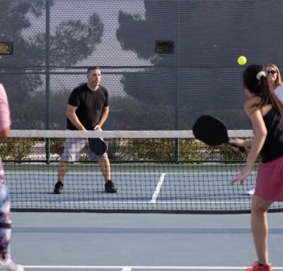 How Pickleball Tournaments Bring Players Together