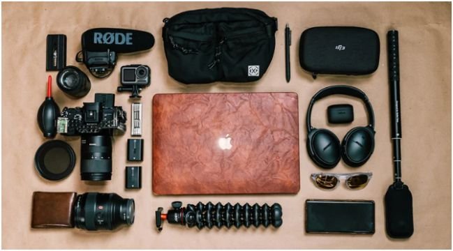 How Do I Manage Photos and Workflow on the Road?