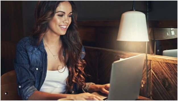 How Do I Design a Travel Blog That People Actually Want to Read?