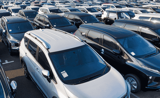 Navigating the Last-Minute Market in Major Hubs